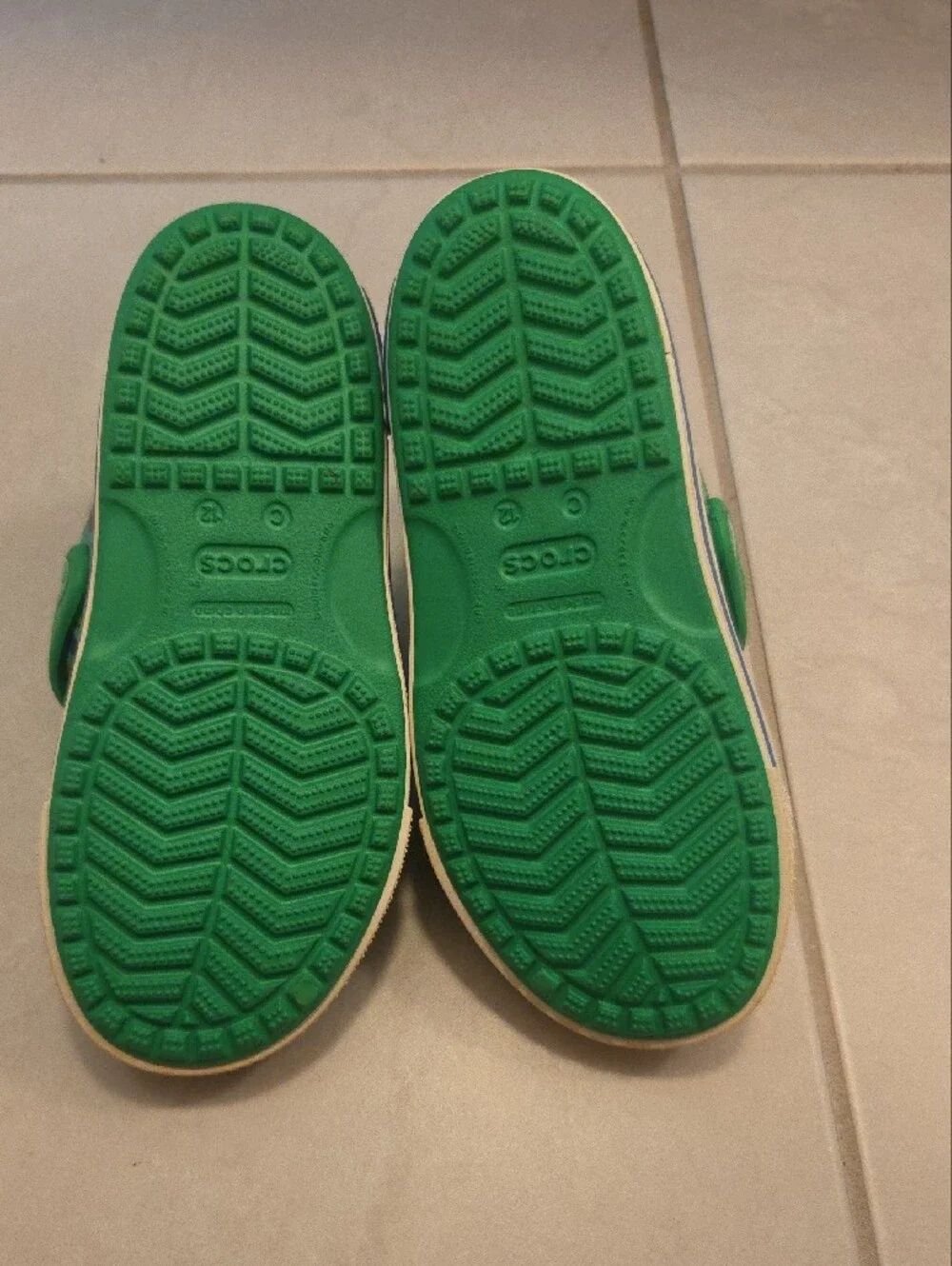 CROCS Kids Green Sandals with Yellow Starfish Charms